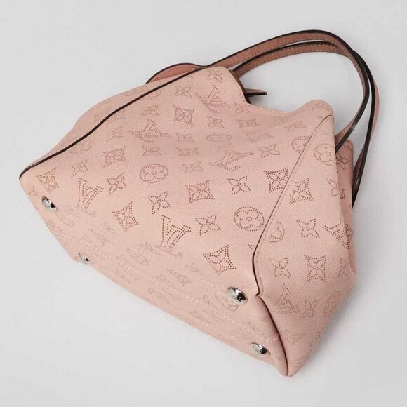 Louis Vuitton Magnolia Monogram Mahina Leather Hina PM Bag w/o Strap - Picture 3 of 12